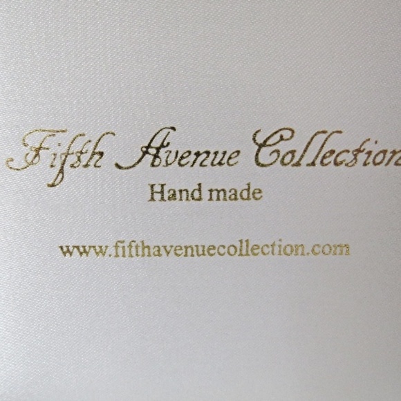 Fifth Avenue Necklace and Earrings Swarovski Crystals - Picture 7 of 7